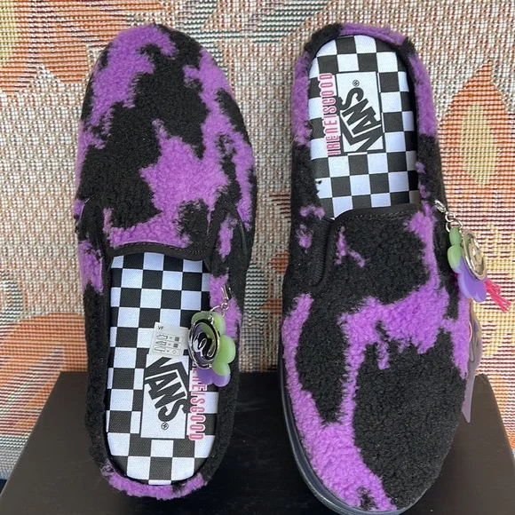 Vans WMNS Classic Slip-0n
Ireneisgood Multi
VN0A4BVZBMB
Platforms - Picture 12 of 16